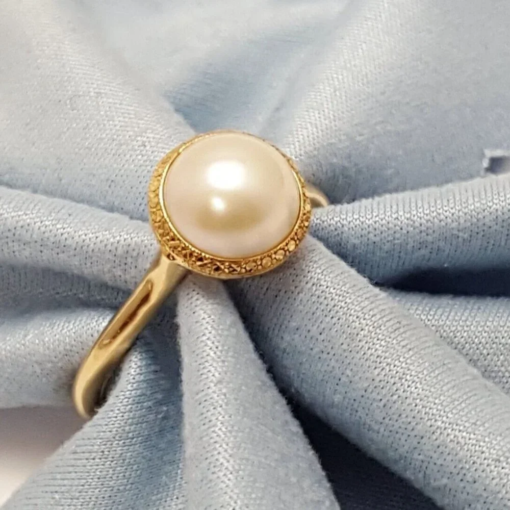 Beautiful 18K Karat Yellow Gold Designer Diamond Cut Pearl Ring - Size 10